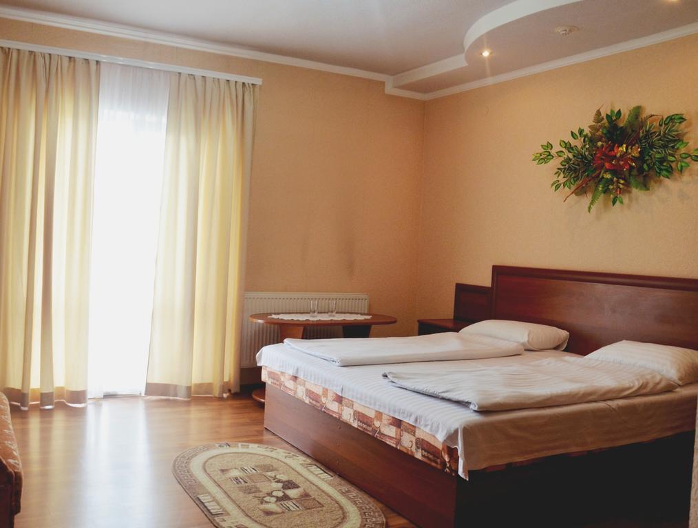 Kseniya Hotel Kamianets-Podilskyi Exterior foto