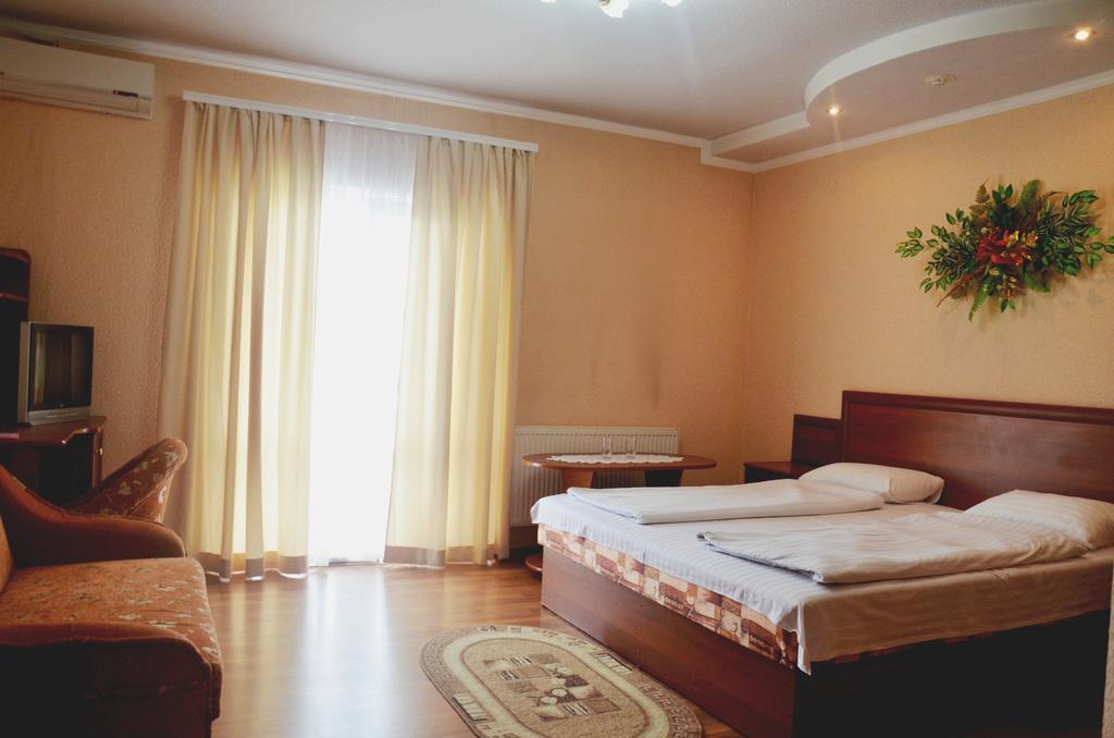 Kseniya Hotel Kamianets-Podilskyi Exterior foto