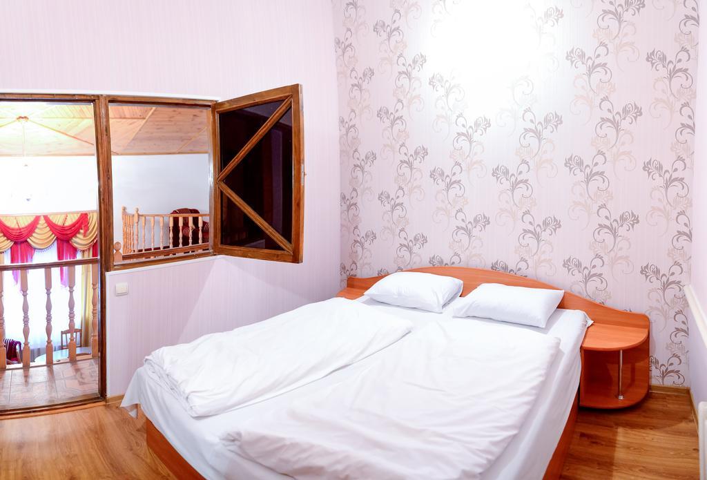 Kseniya Hotel Kamianets-Podilskyi Habitación foto