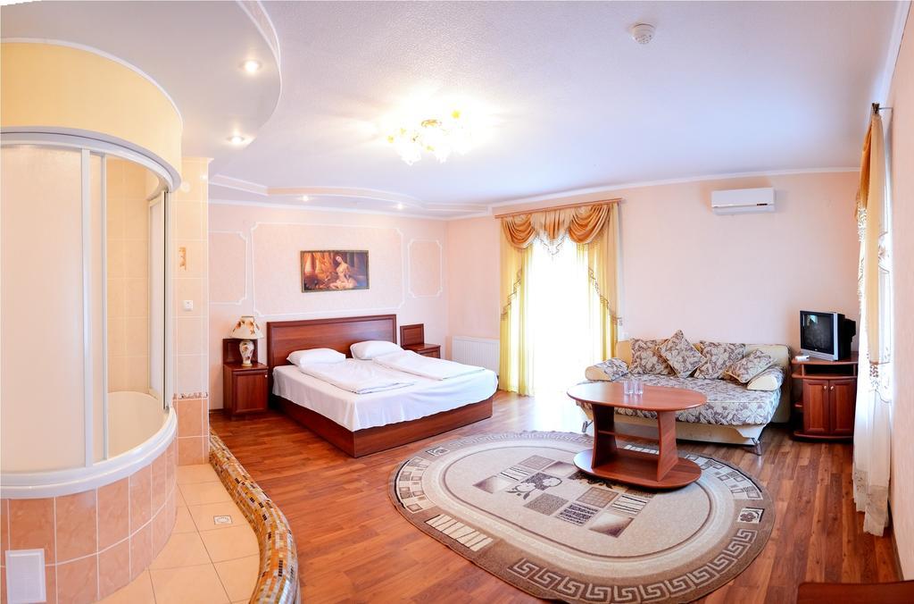 Kseniya Hotel Kamianets-Podilskyi Exterior foto