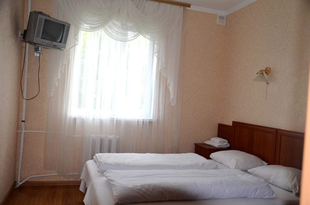 Kseniya Hotel Kamianets-Podilskyi Habitación foto